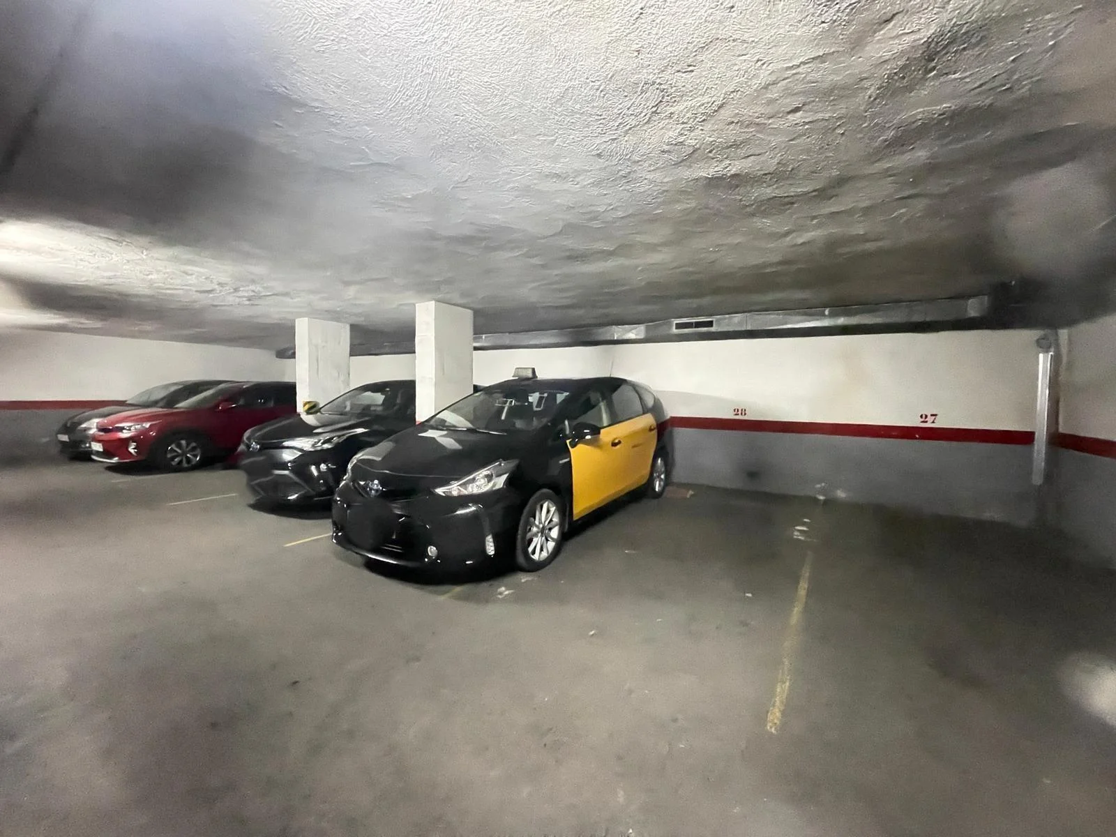 Large central parking space, 18 m²