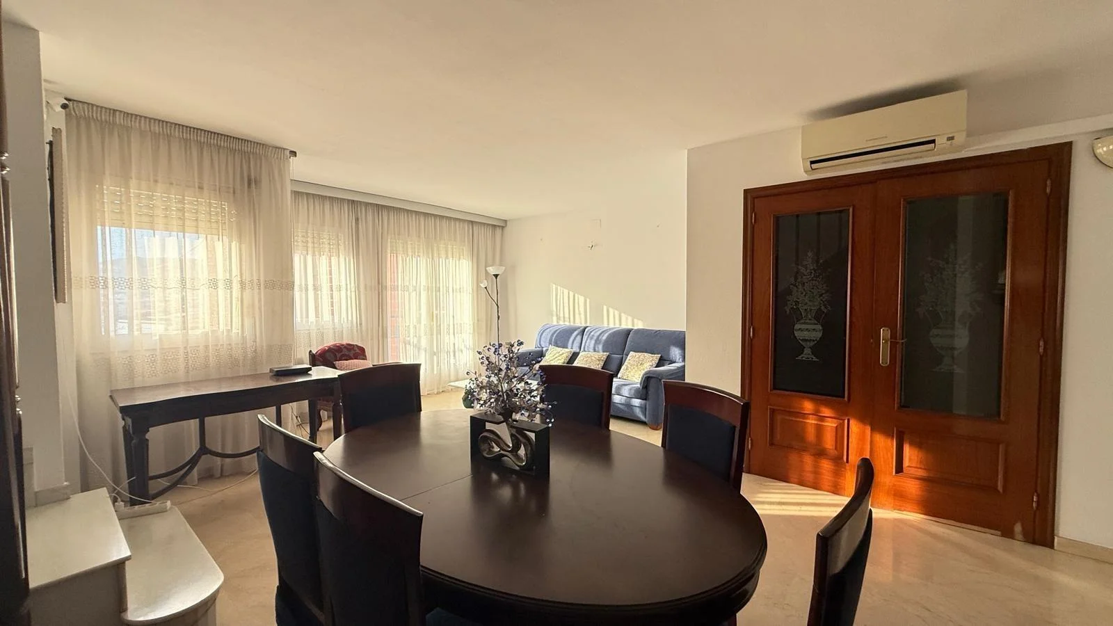 Spacious Llefià flat with 115m² terrace