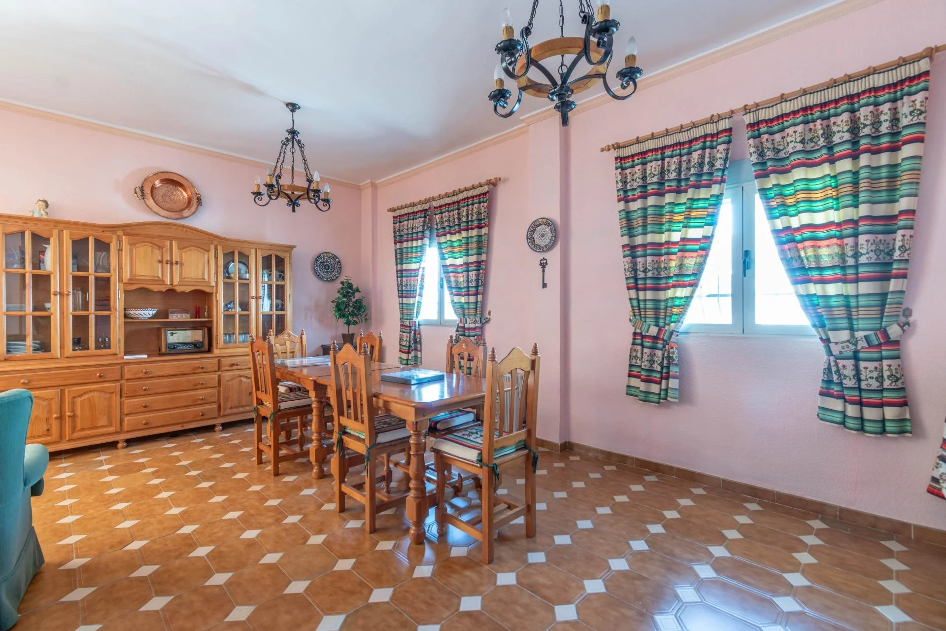 Spacious Jun townhouse with panoramic views