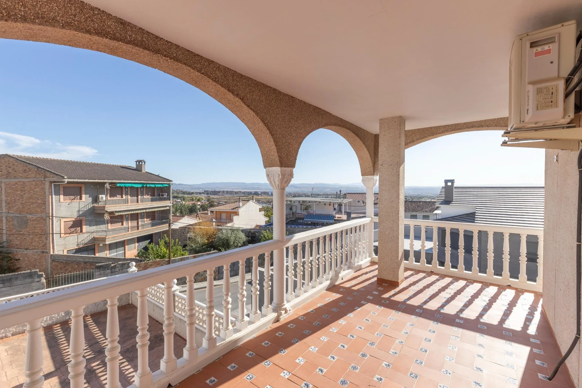 Spacious Jun townhouse, 319 m², terraces
