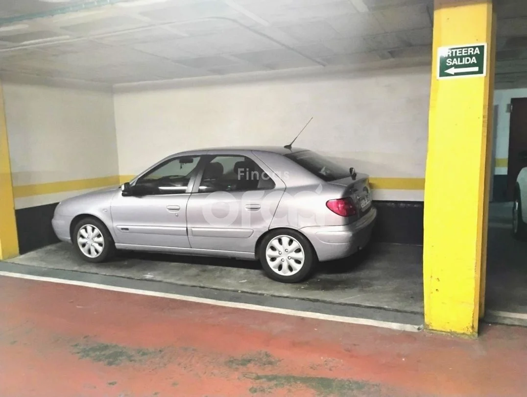 Large-car garage space in Patronato