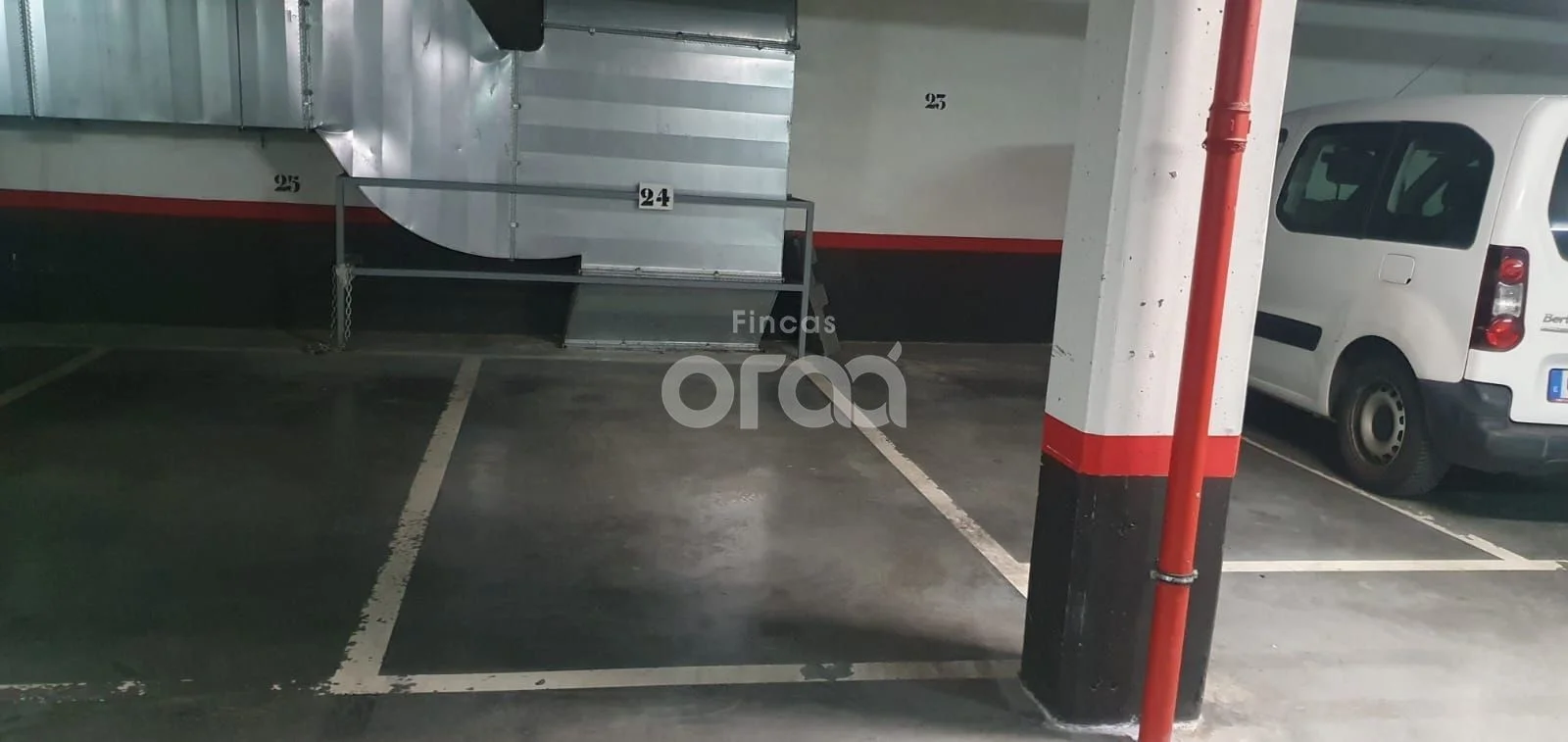 Plaza de garaje pequeña en Pedro Icaza