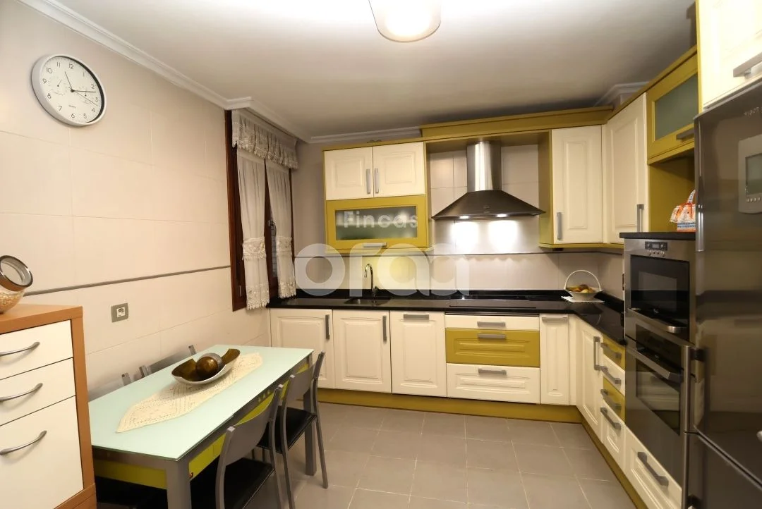 Bright central apartment with garage