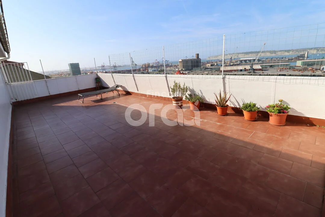 Sea-view duplex with 50 m² terrace