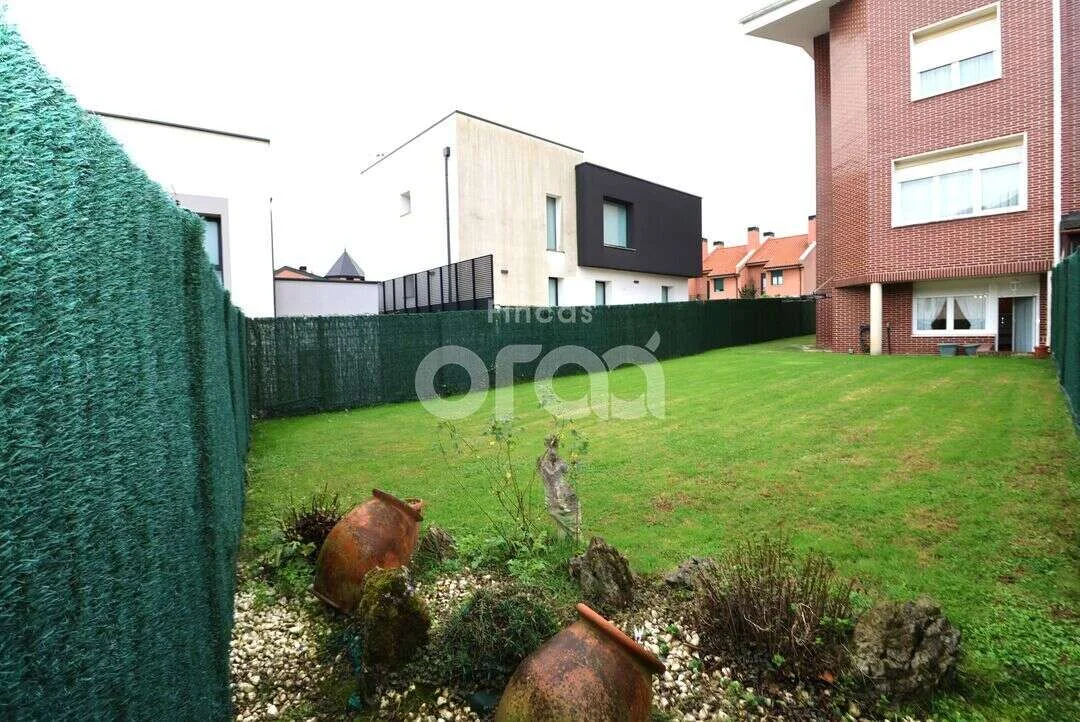 Four-floor townhouse with garden, five bedrooms