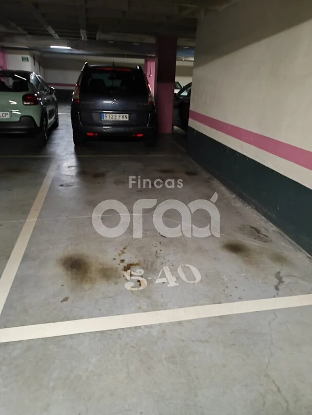 Independent large-car garage in Santurtzi
