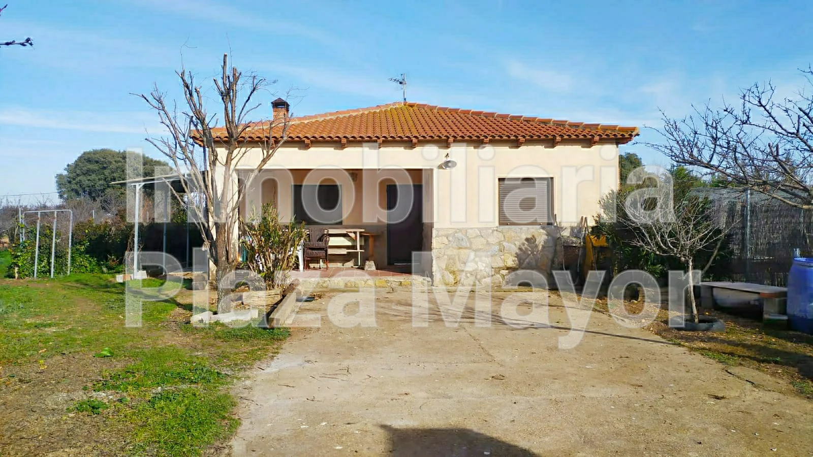 Rustic chalet with 2,000 m² plot