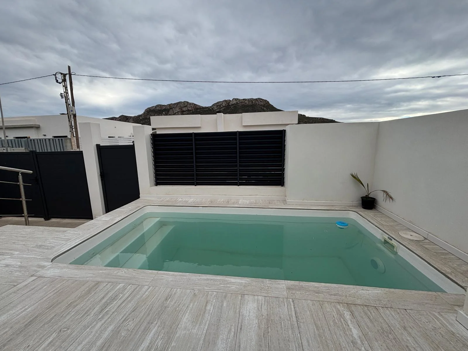 Villa nueva costera con piscina privada