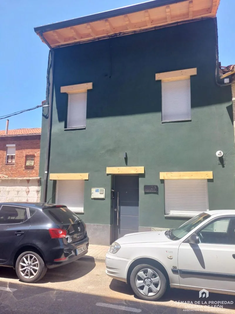 Townhouse in Virgen del Camino, 140 m²
