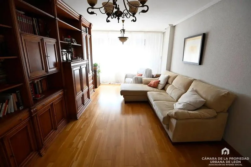 Furnished León flat, 3 bedrooms