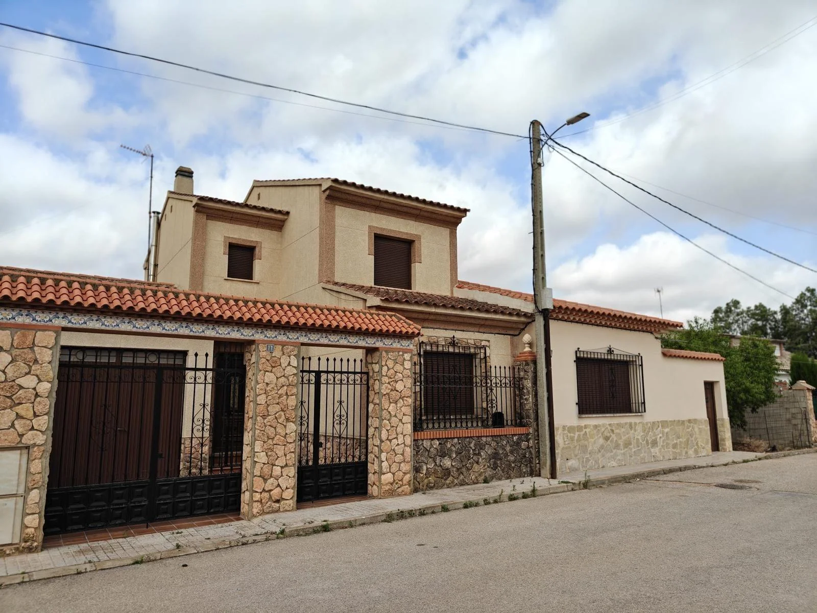 Large house in Casas de Haro