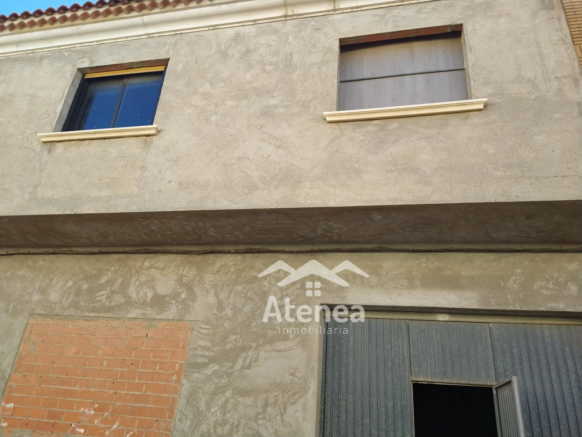 Edificio mixto sin terminar en Barrax