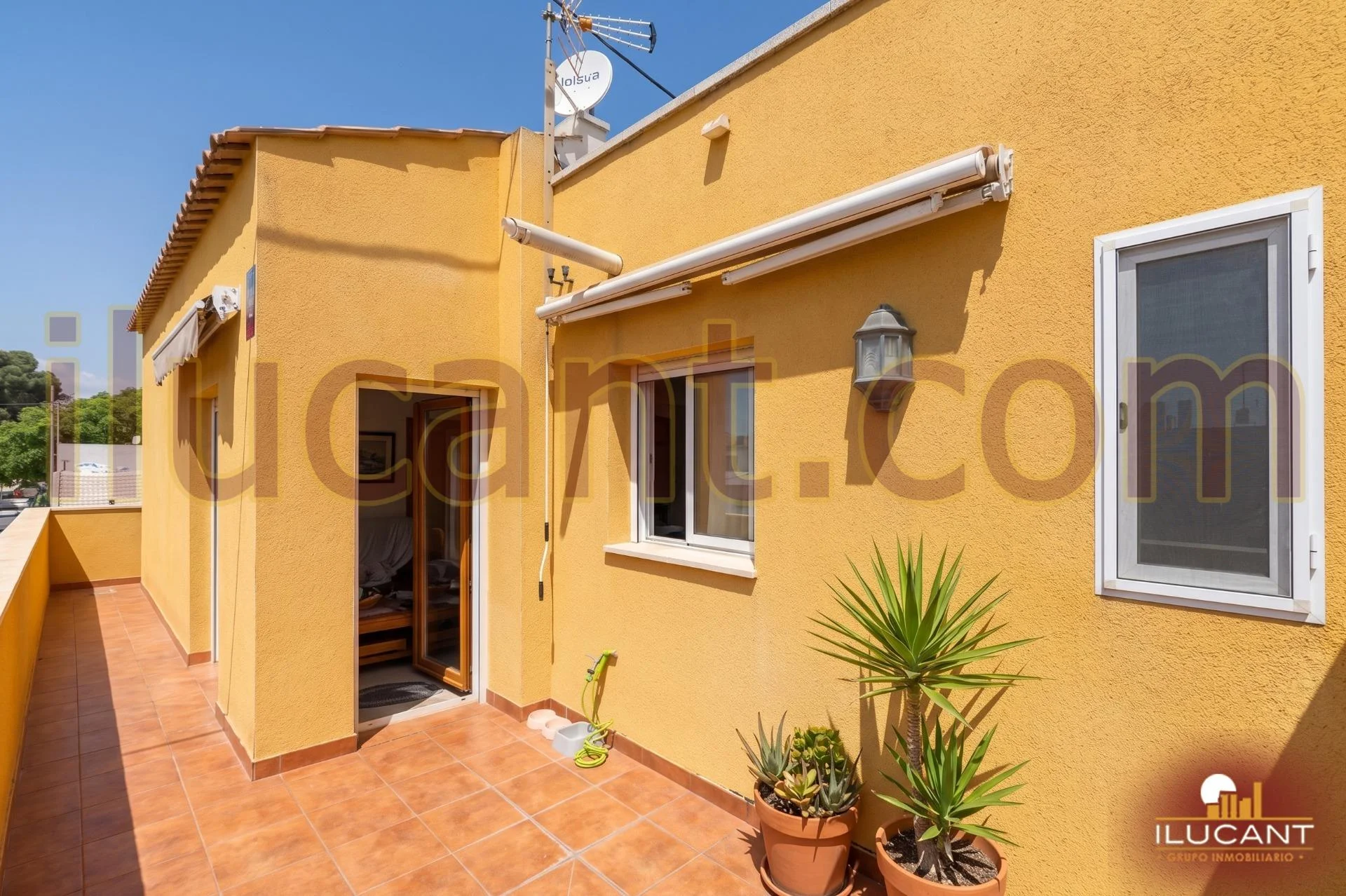 Reformed corner house in Divina Pastora