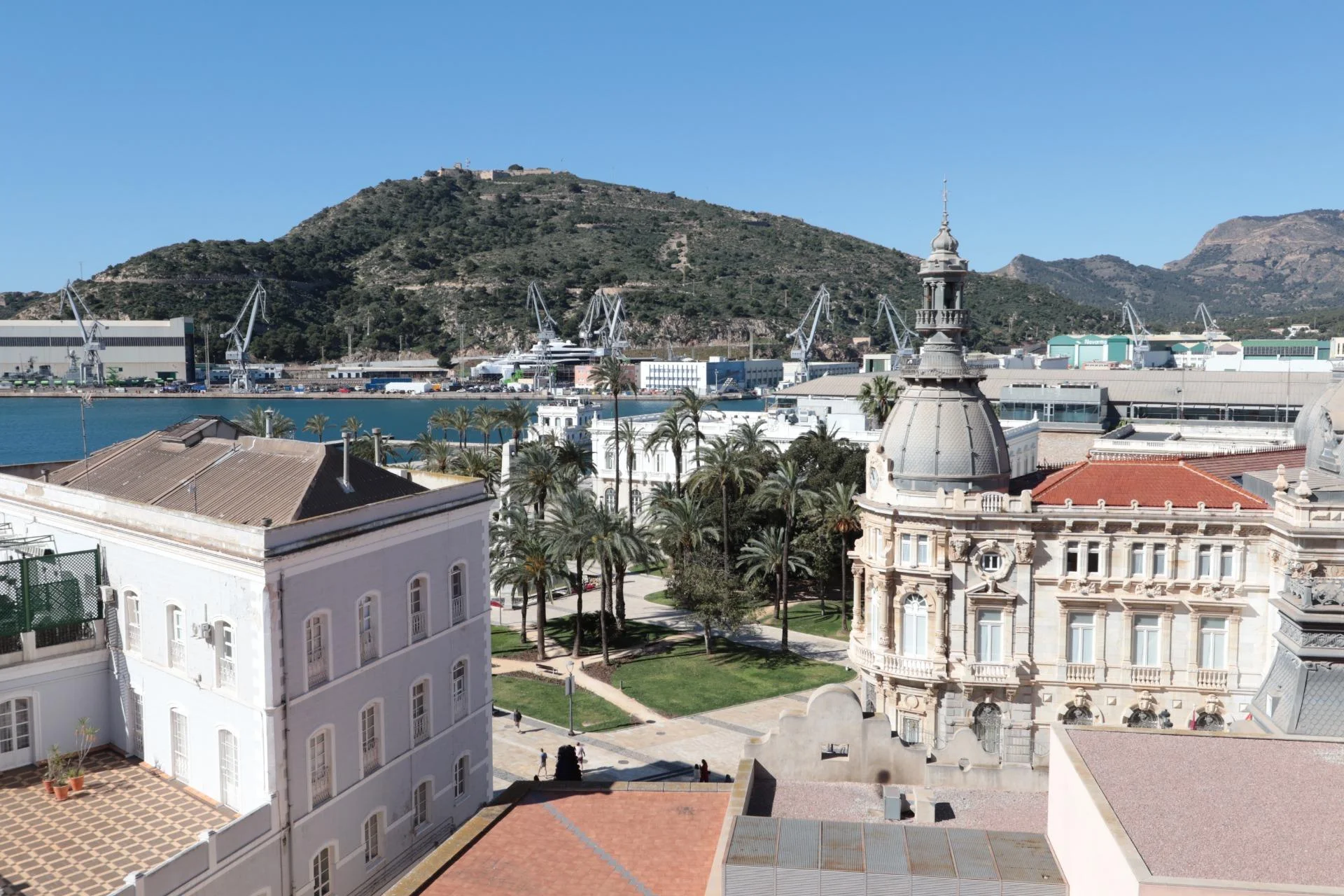 Renovated Cartagena penthouse, three bedrooms