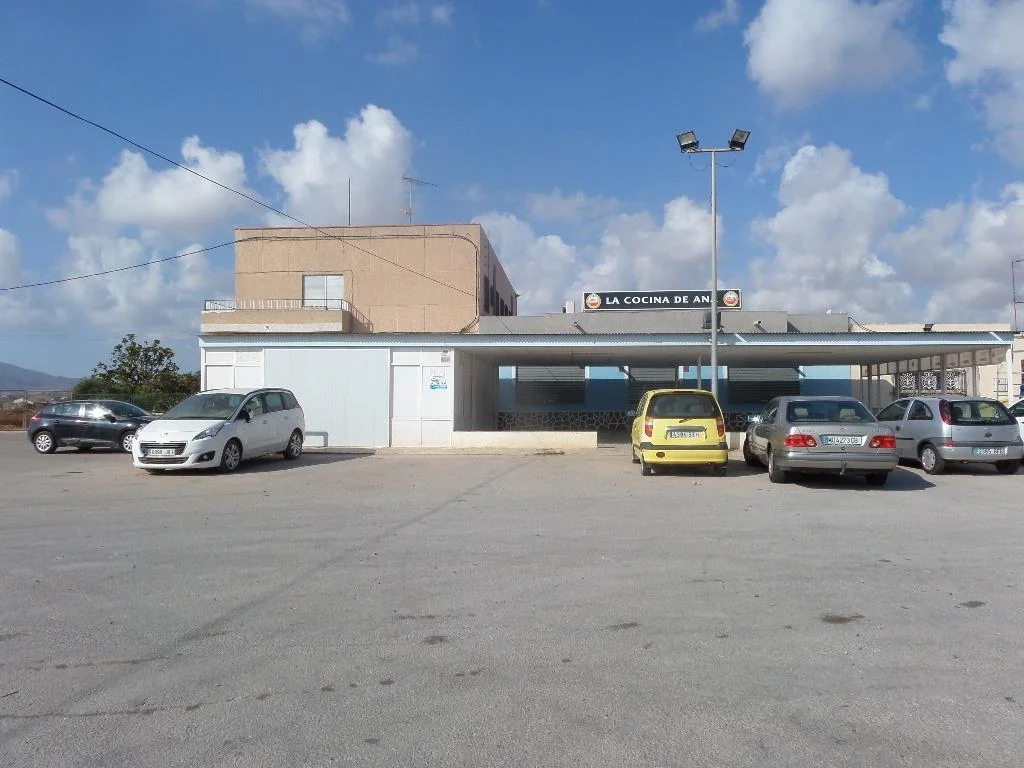 Restaurant residence complex with land