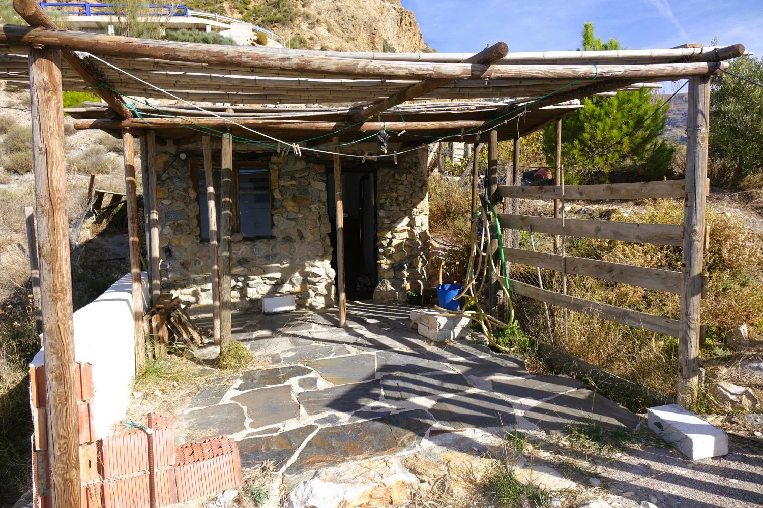 Cañar land with two legal buildings