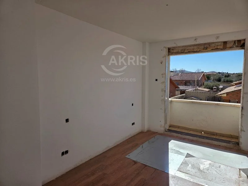 New semi-detached chalet with garden