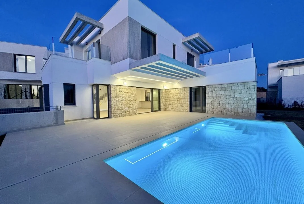 New villa in Finestrat, four bedrooms