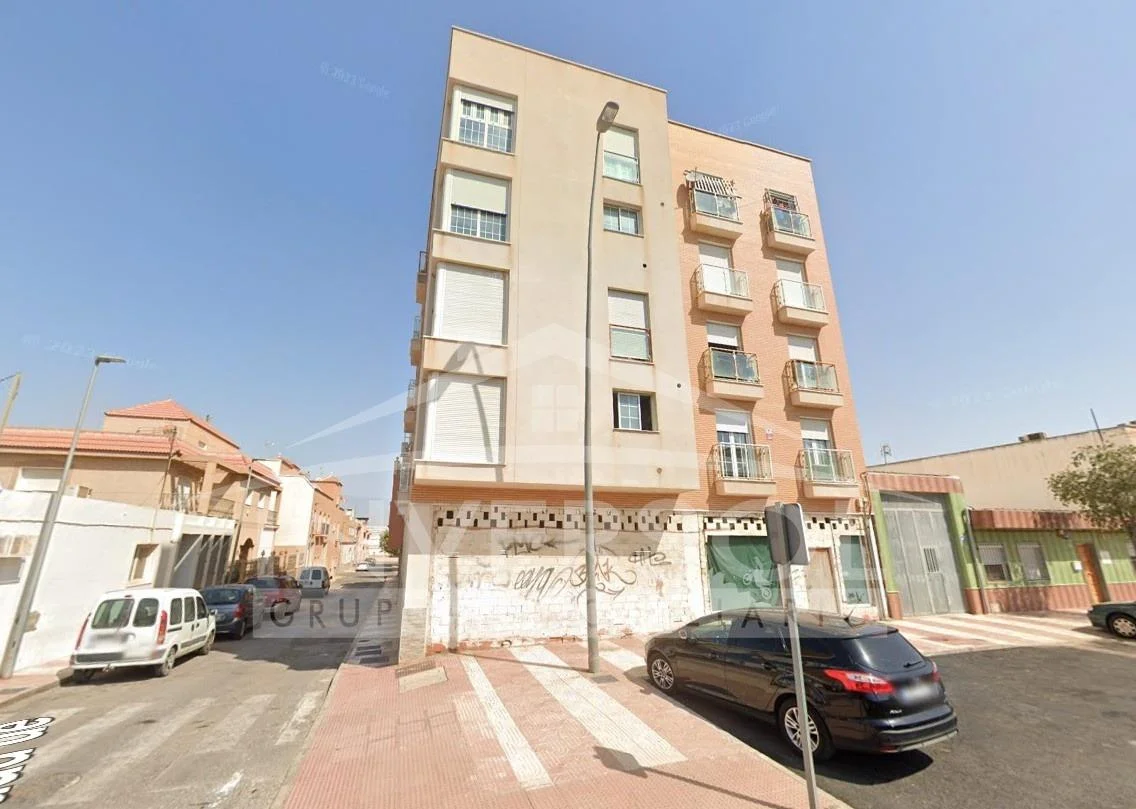 Tenanted three-bedroom flat in Roquetas