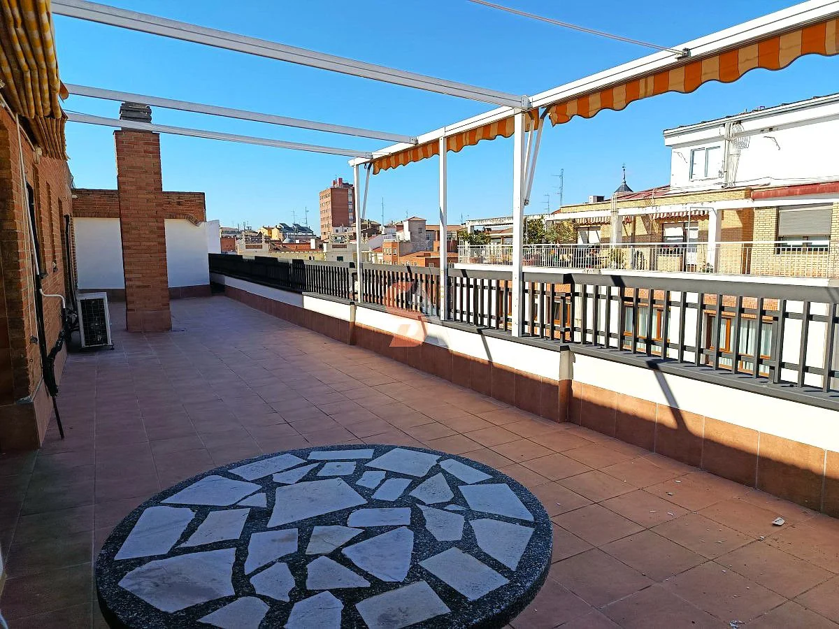 Central Valladolid flat, 4 bedrooms, terrace