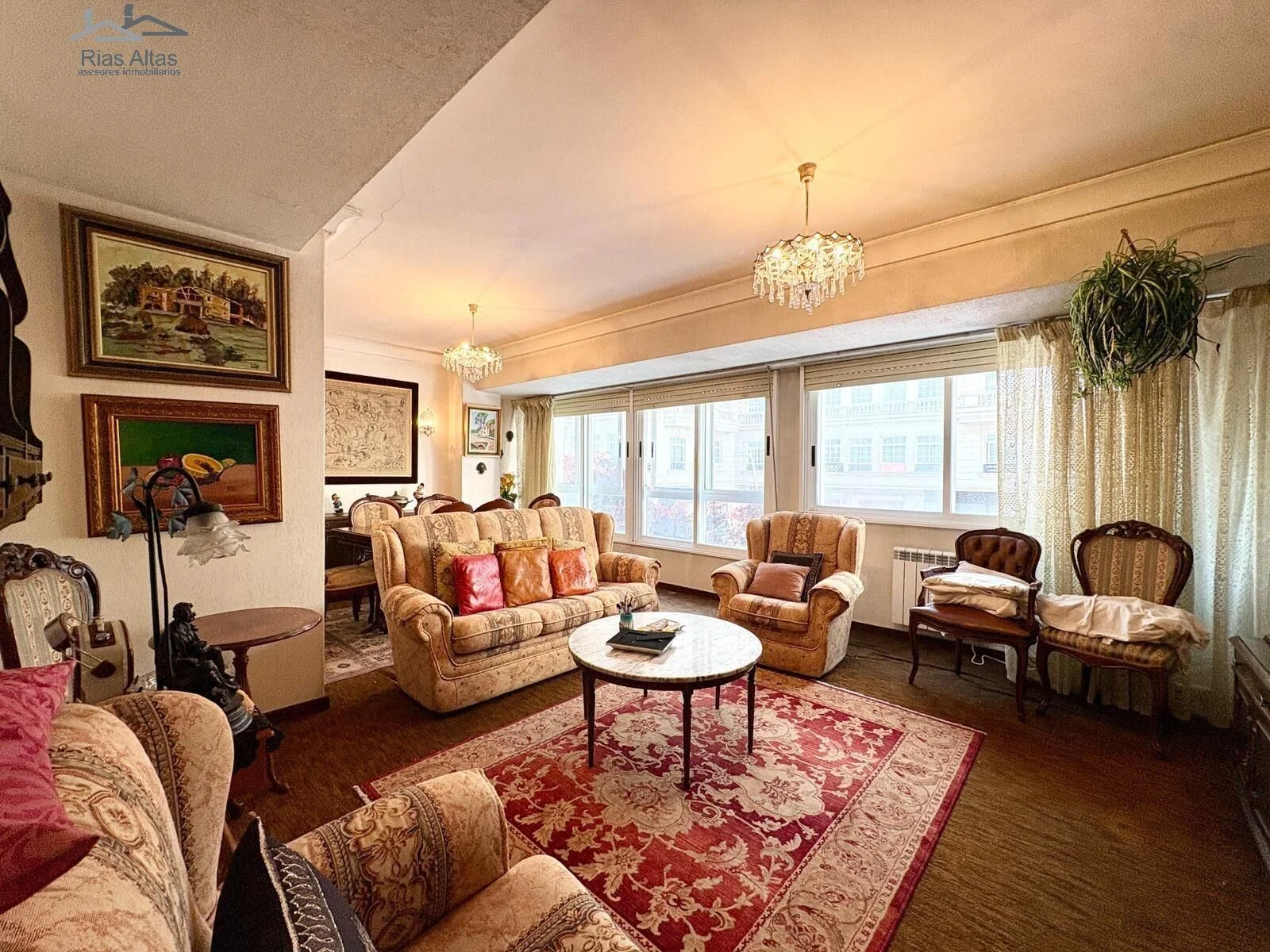 Four-bedroom flat near Riazor beach
