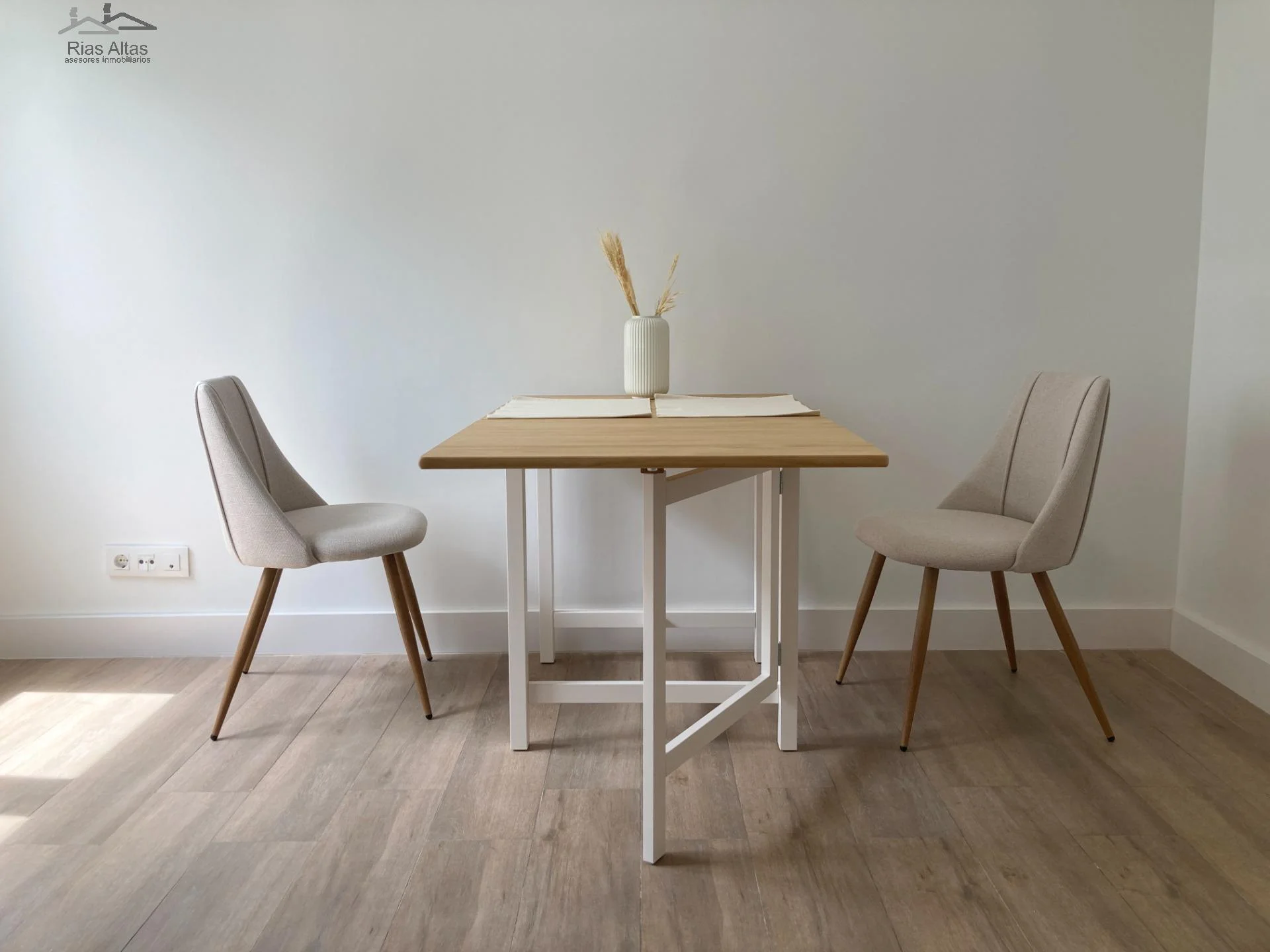 Renovated fifth-floor flat, 3 bedrooms