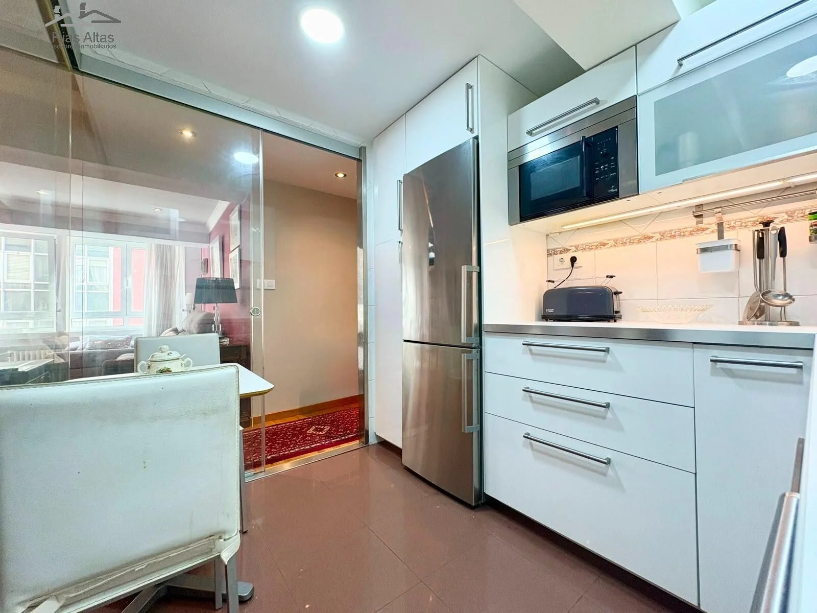 Central exterior flat with two bedrooms