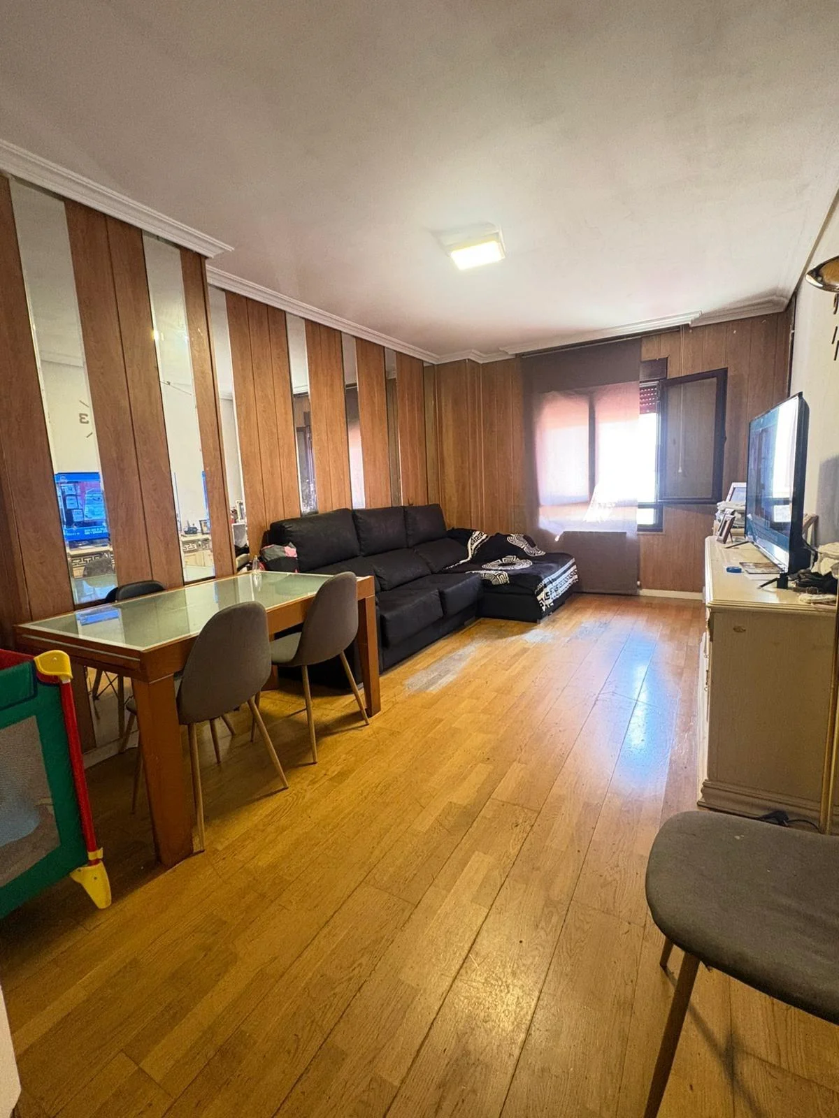 Piso semireformado en Salamanca, tres dormitorios