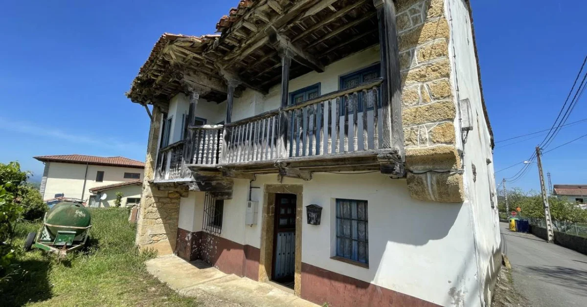 Coastal renovation house, 638 m² plot