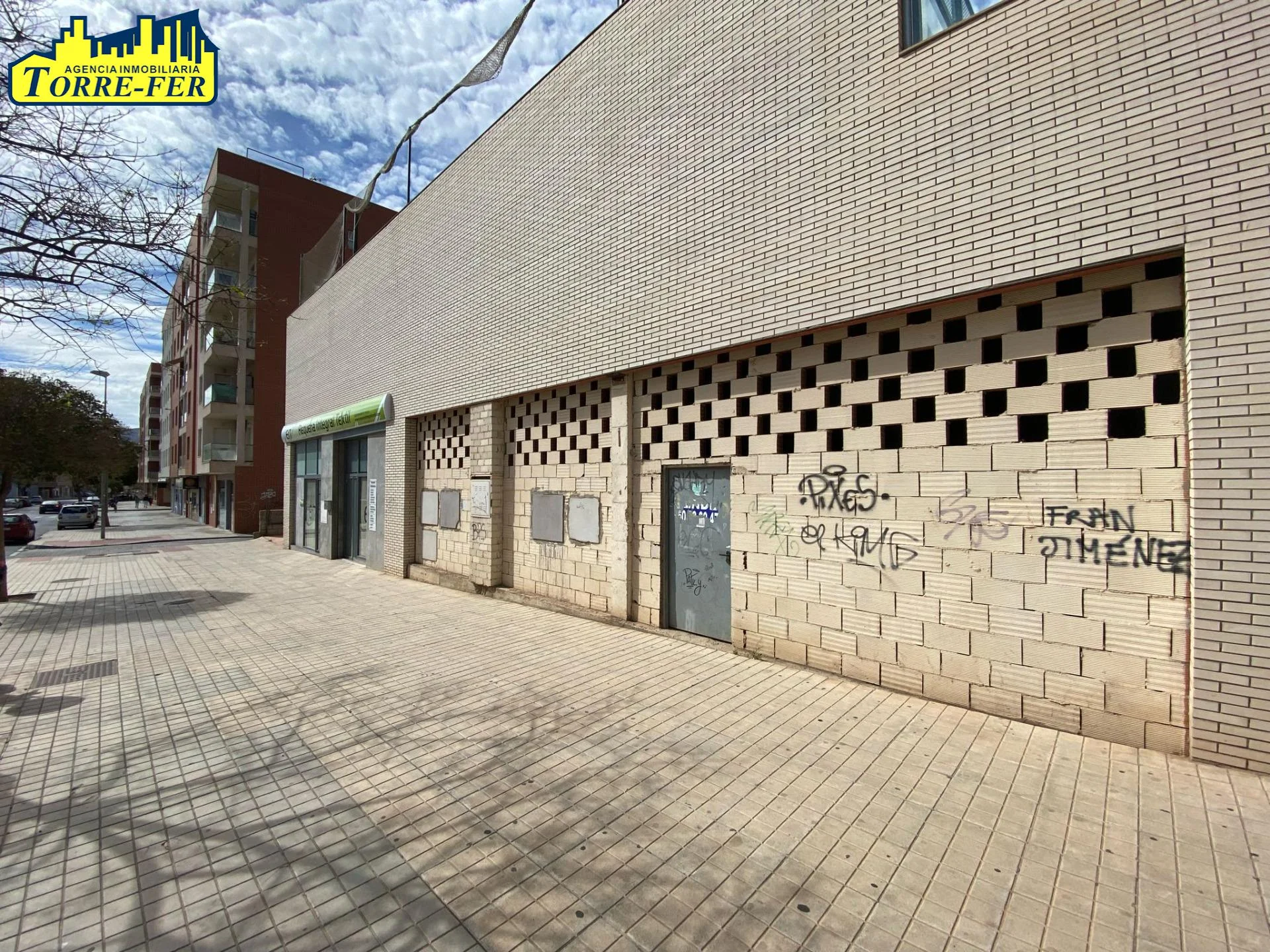 Raw commercial unit near shopping centre