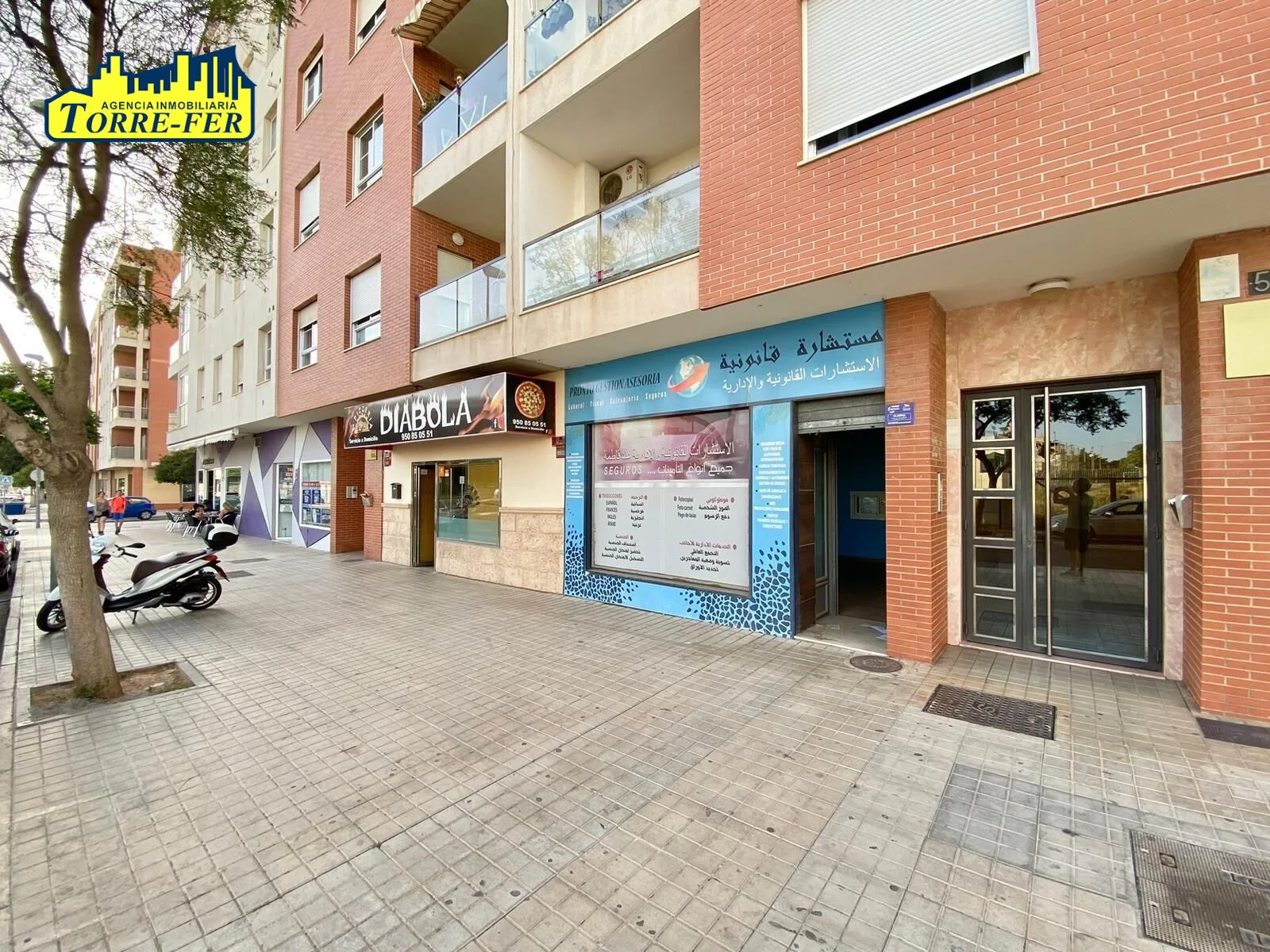Local comercial junto a zona comercial de Almería