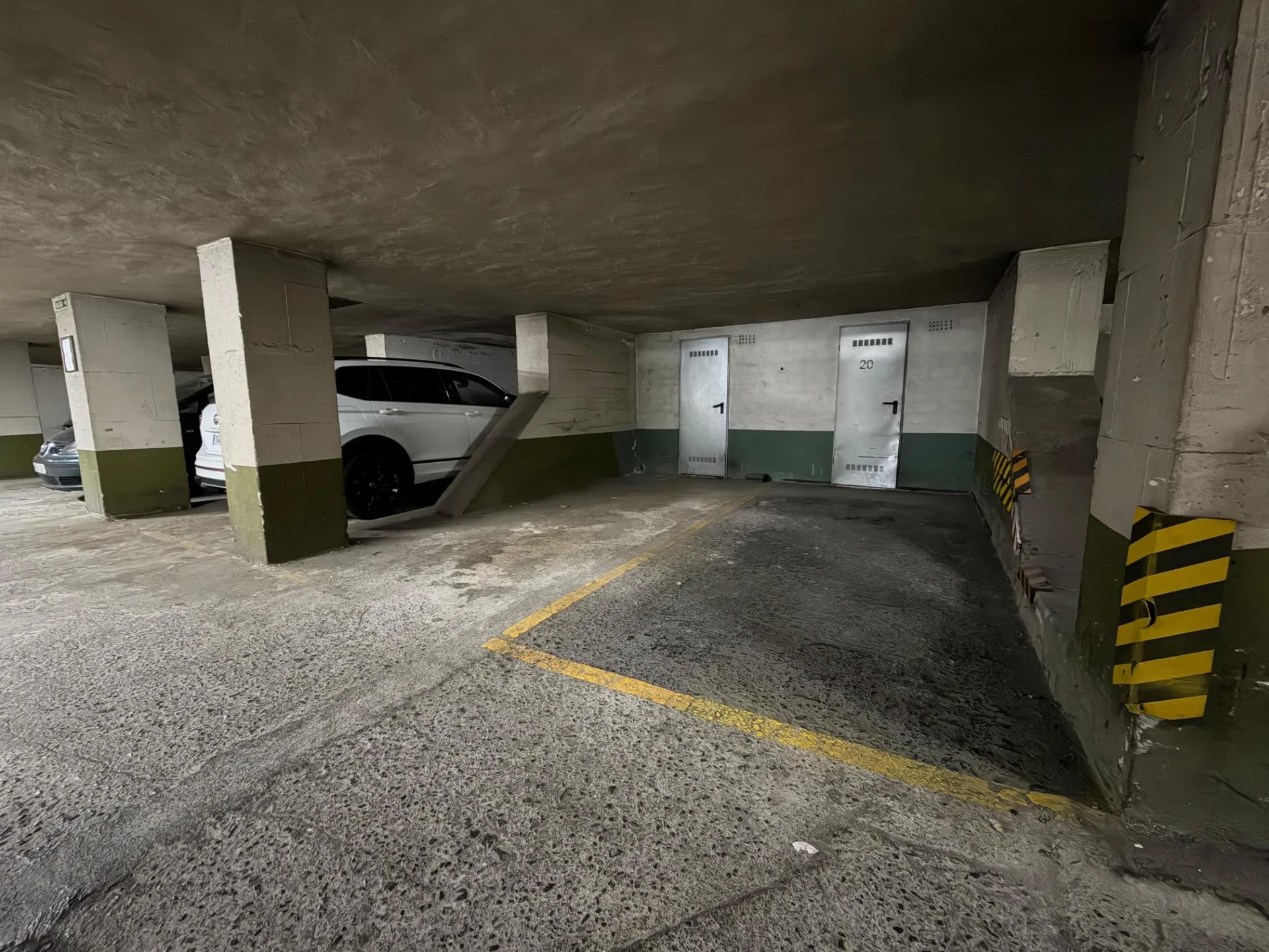 La Peña garage with 11 m² usable area