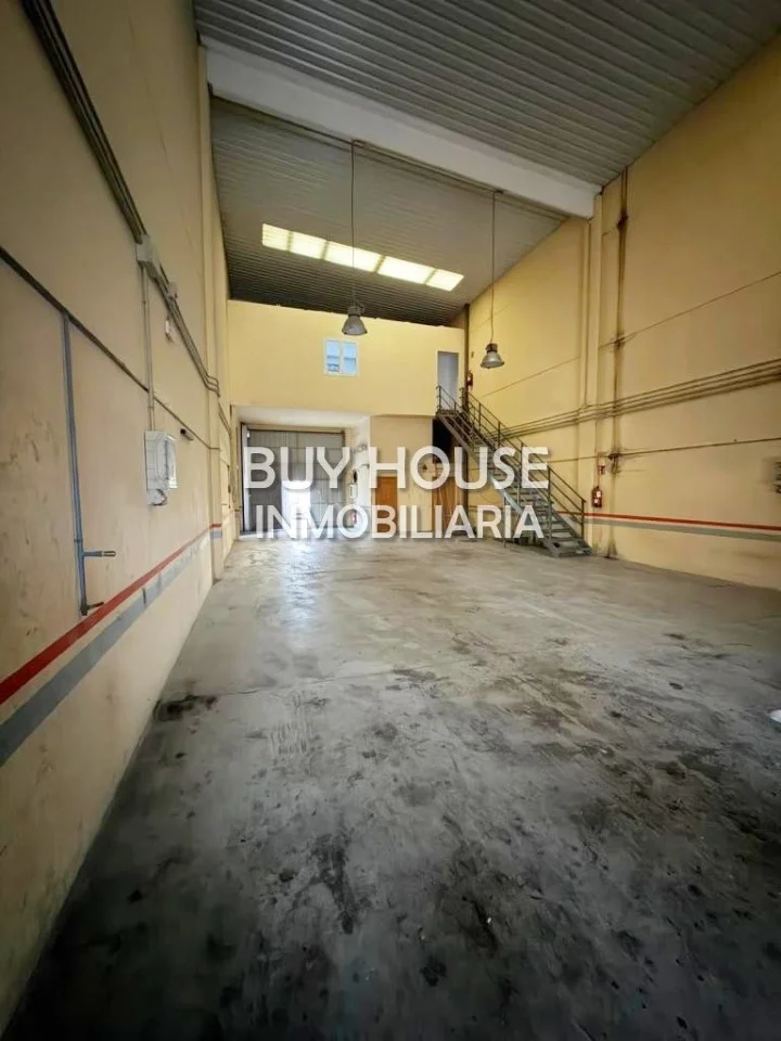 Nave industrial con oficina de 40 m²