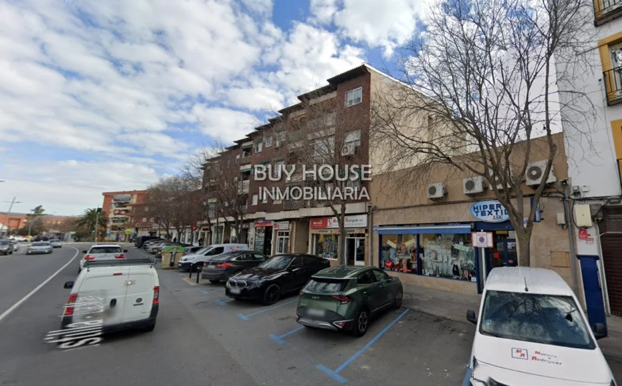 Urban Illescas plot with rented premises