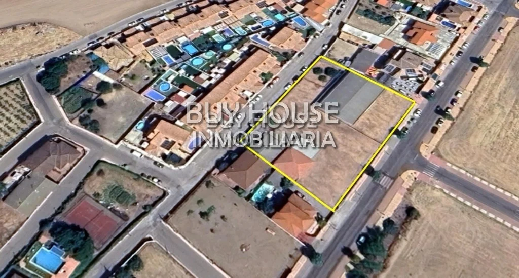 Urban Carranque plot with development potential