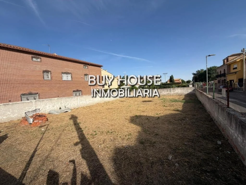 Urban corner plot in Yeles
