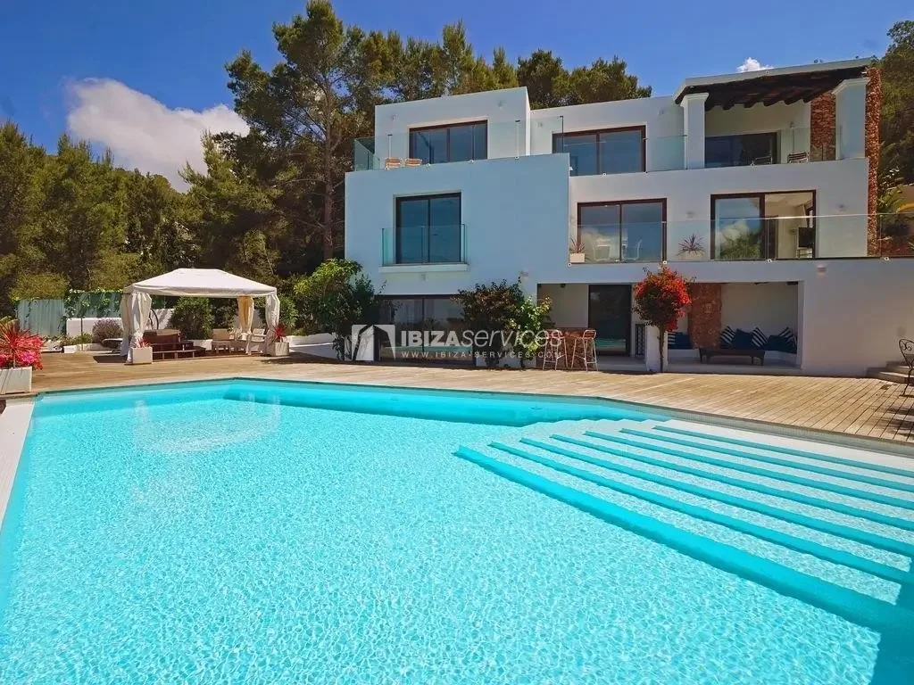 Villa con vistas al atardecer y equipamiento privado