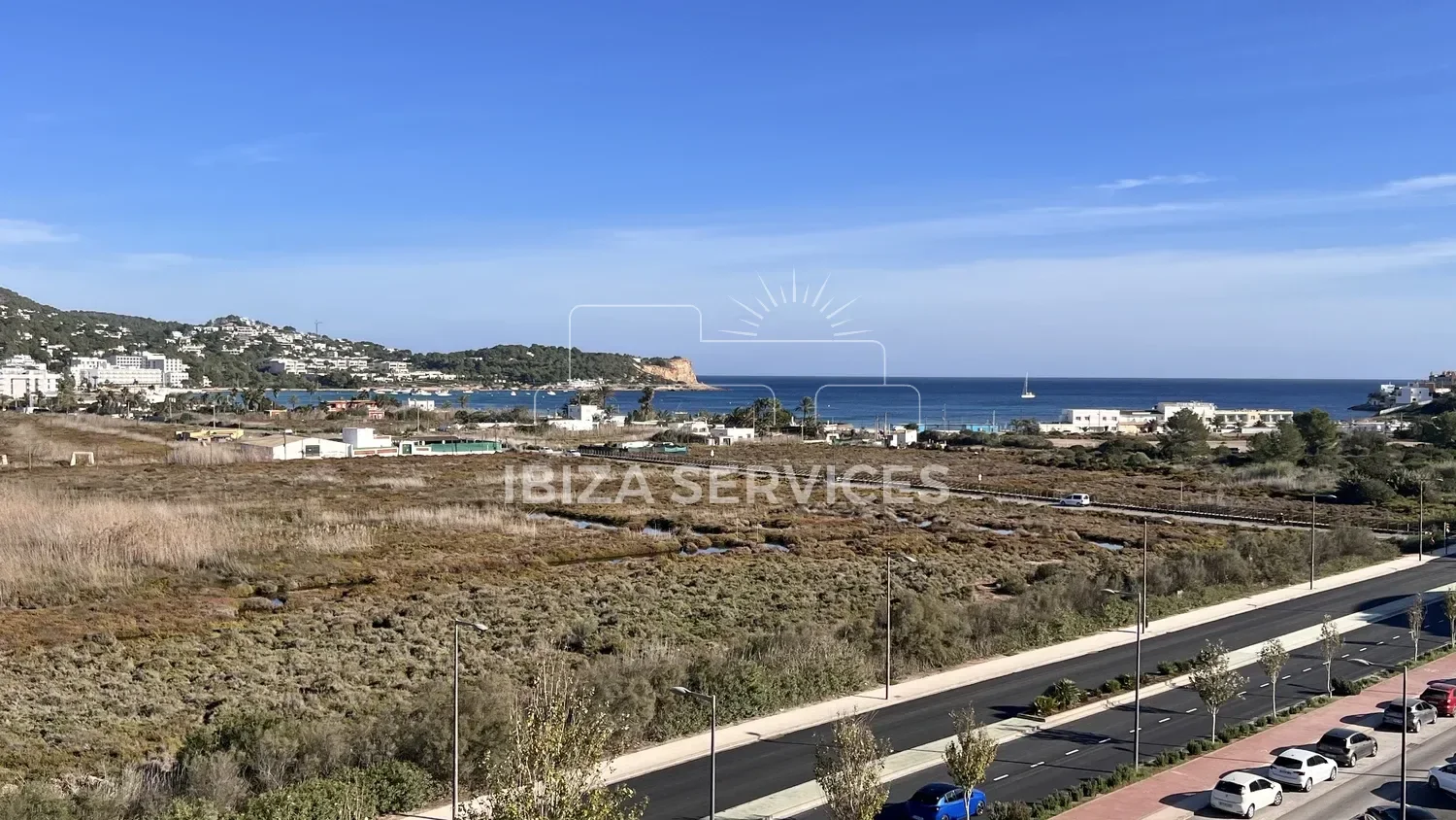Ático orientado al sur con vistas a Talamanca