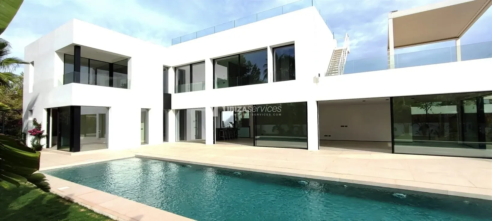 New villa near beach, 695 m²
