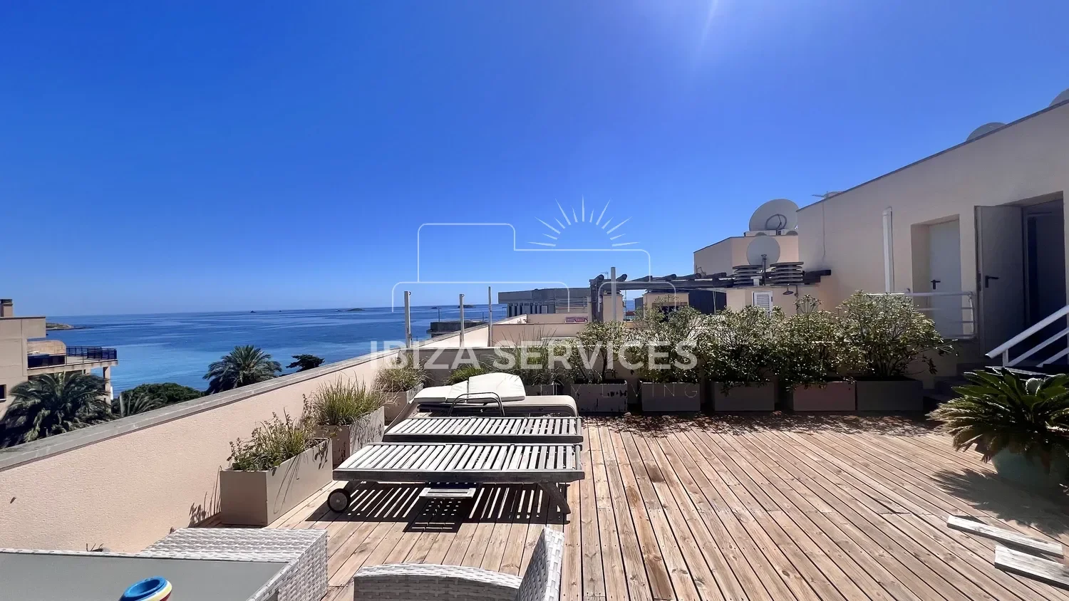 Playa d’en Bossa penthouse with sea views