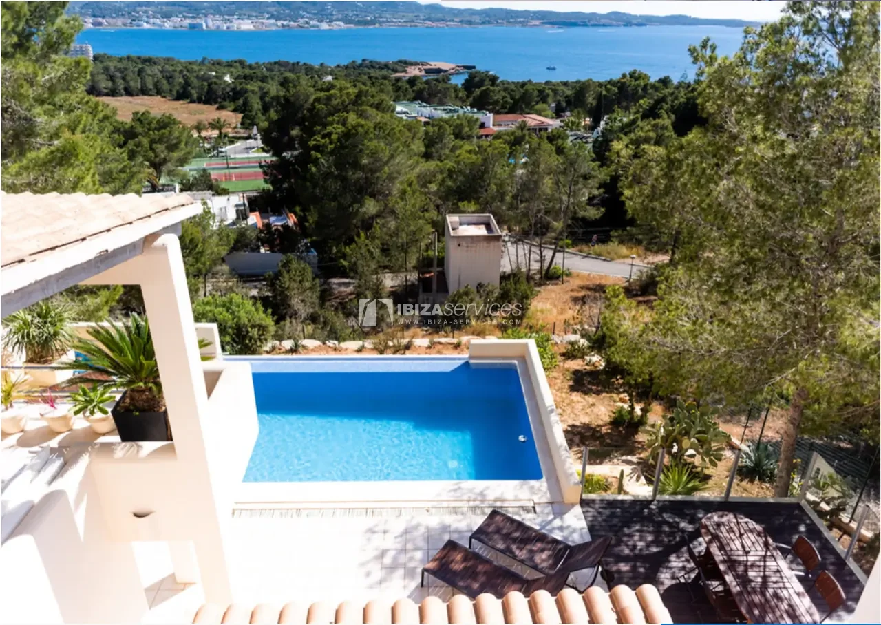 Villa en la costa oeste con vistas al mar