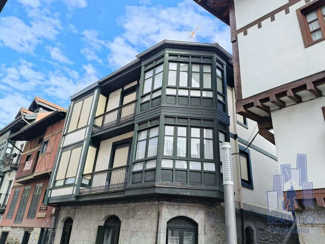 Mundaka flat with garage and balcony