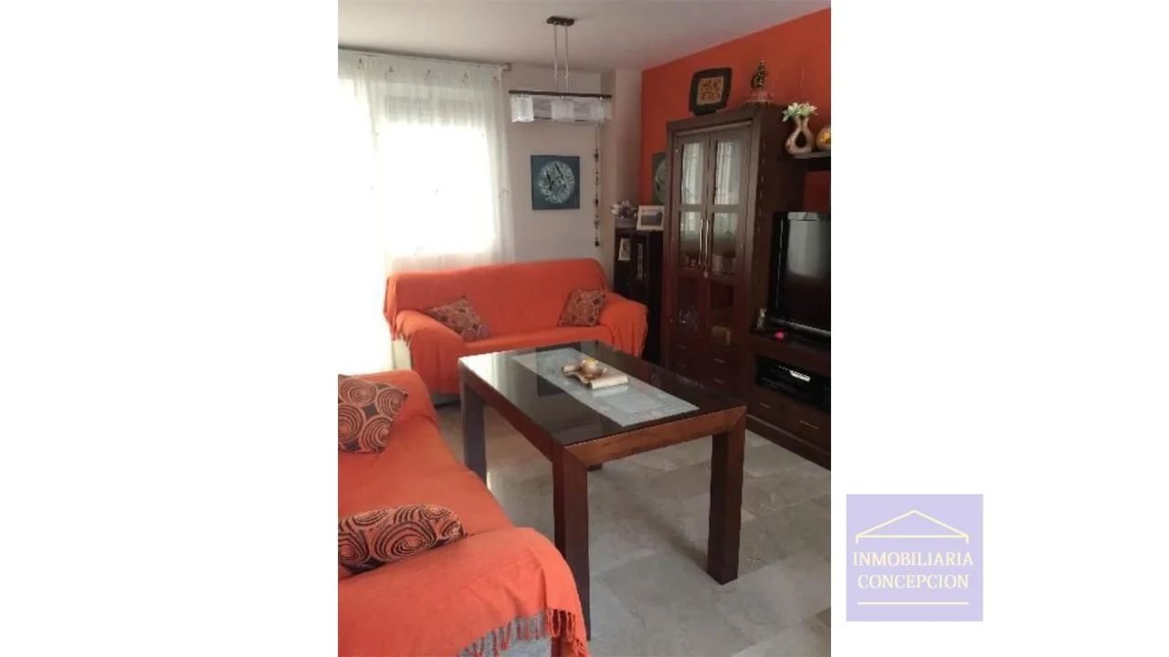 Three-bedroom townhouse with communal pool