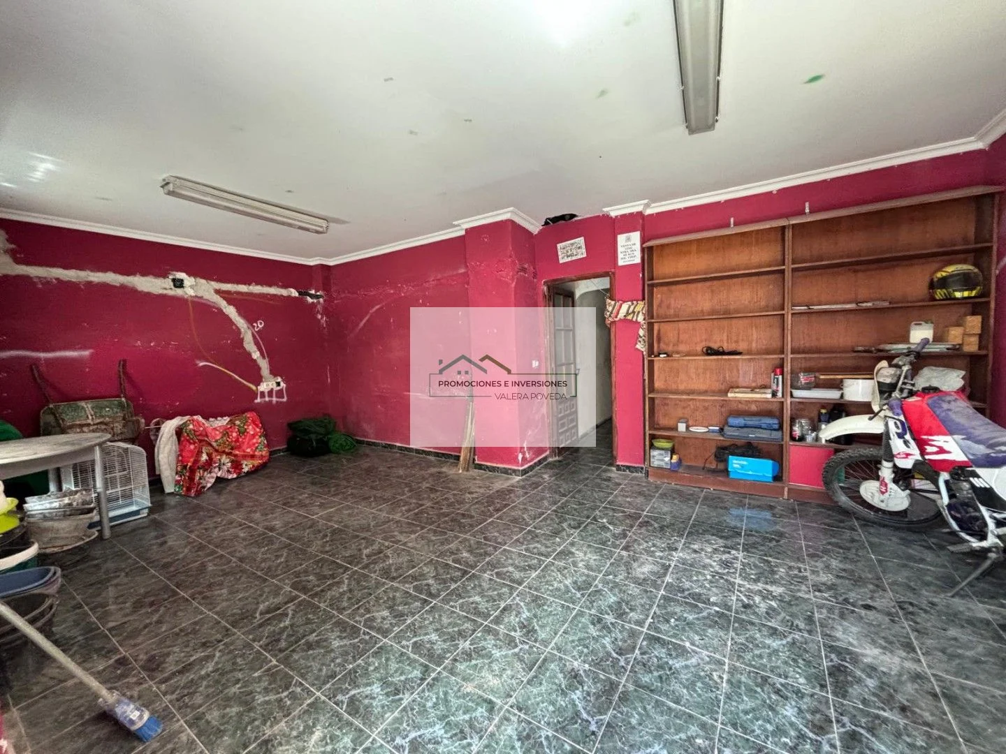 Central Alarcón house with renovation potential