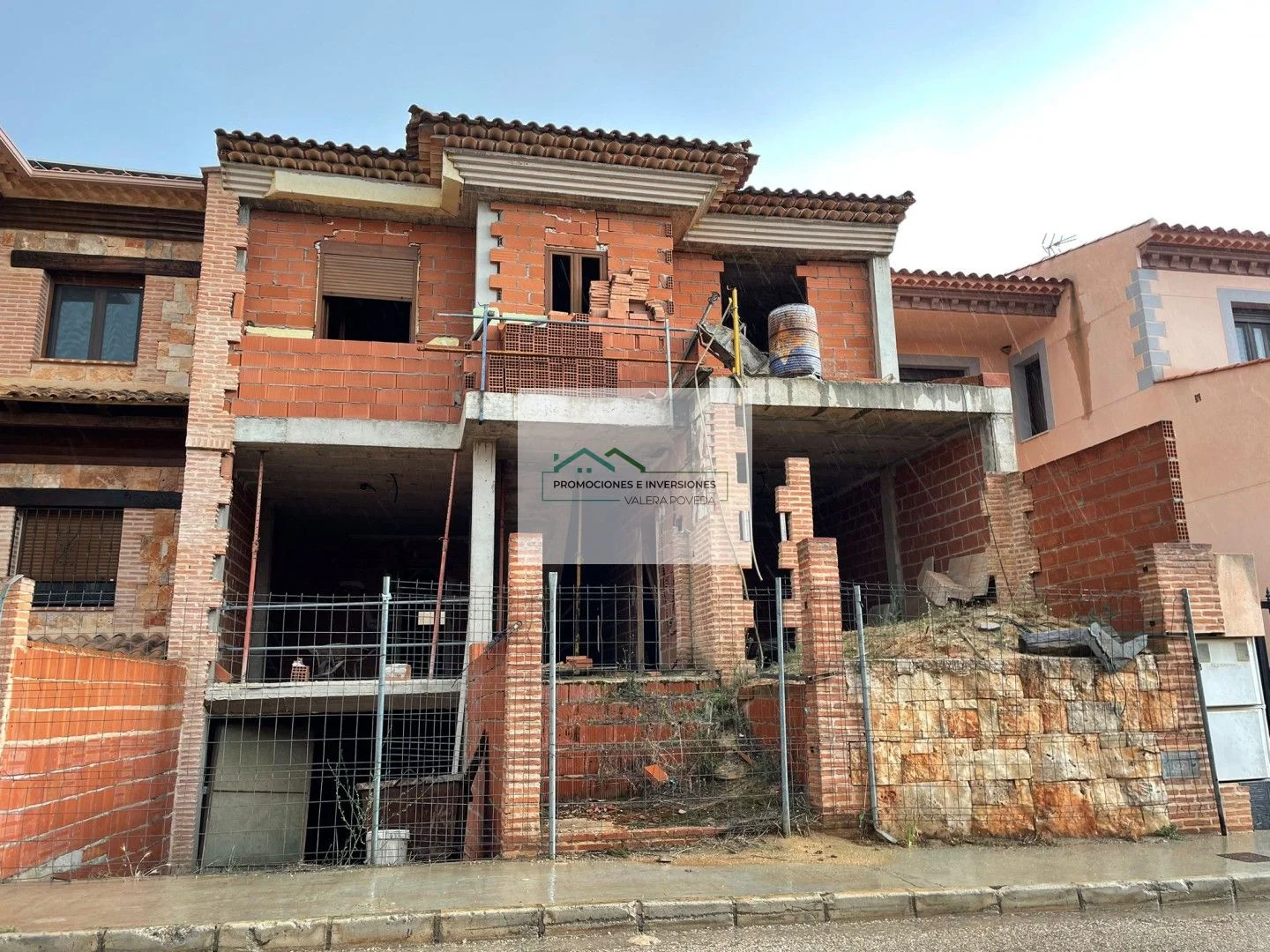 Three-level townhouse with five bedrooms