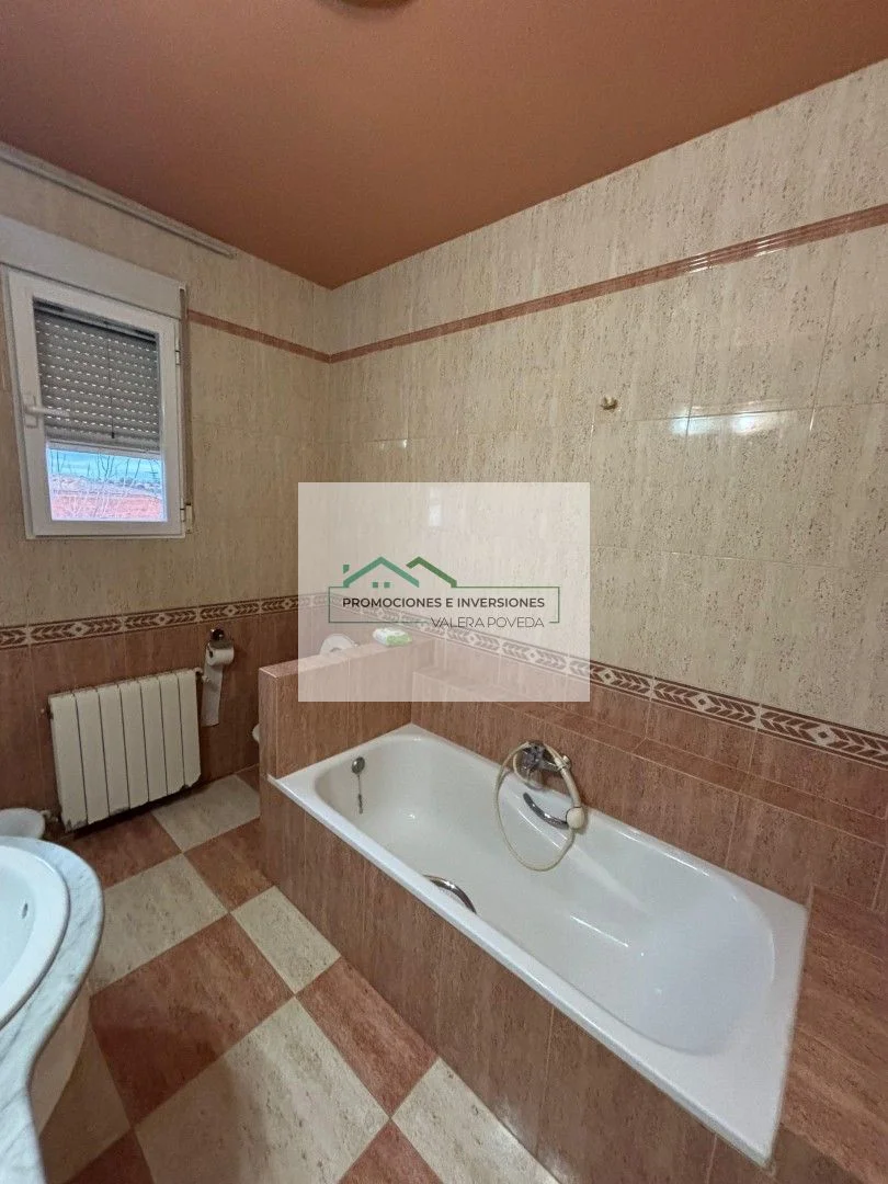 Large furnished house in El Peral