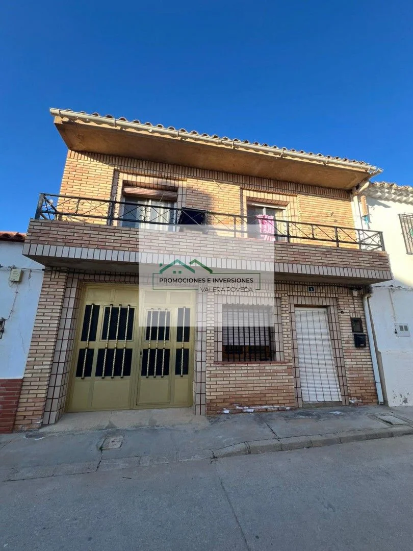 Spacious El Picazo house, 5 bedrooms