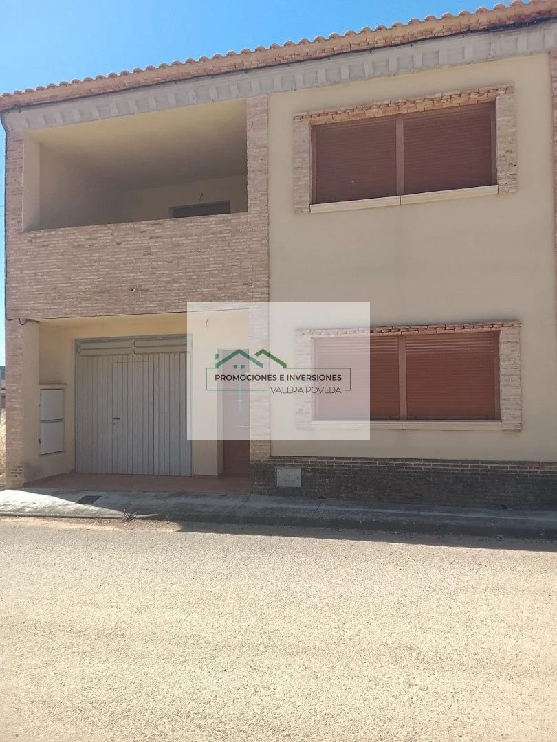 Detached El Picazo house, four bedrooms