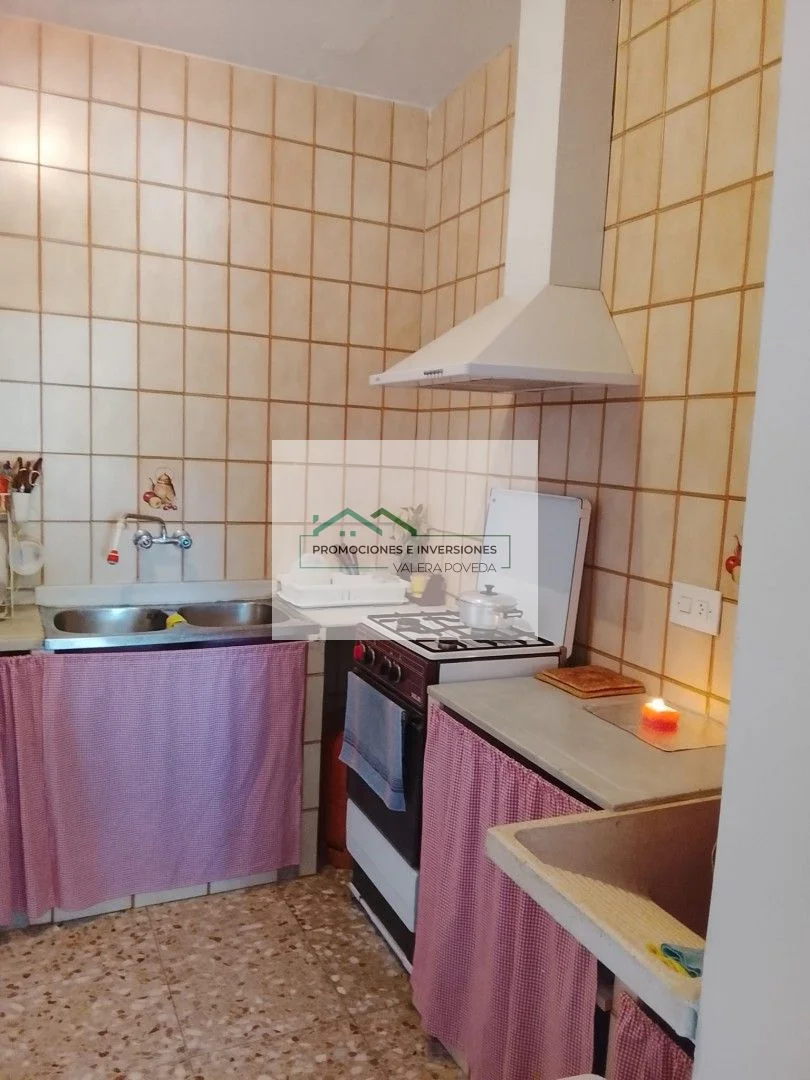 Quiet three-bedroom house with garage