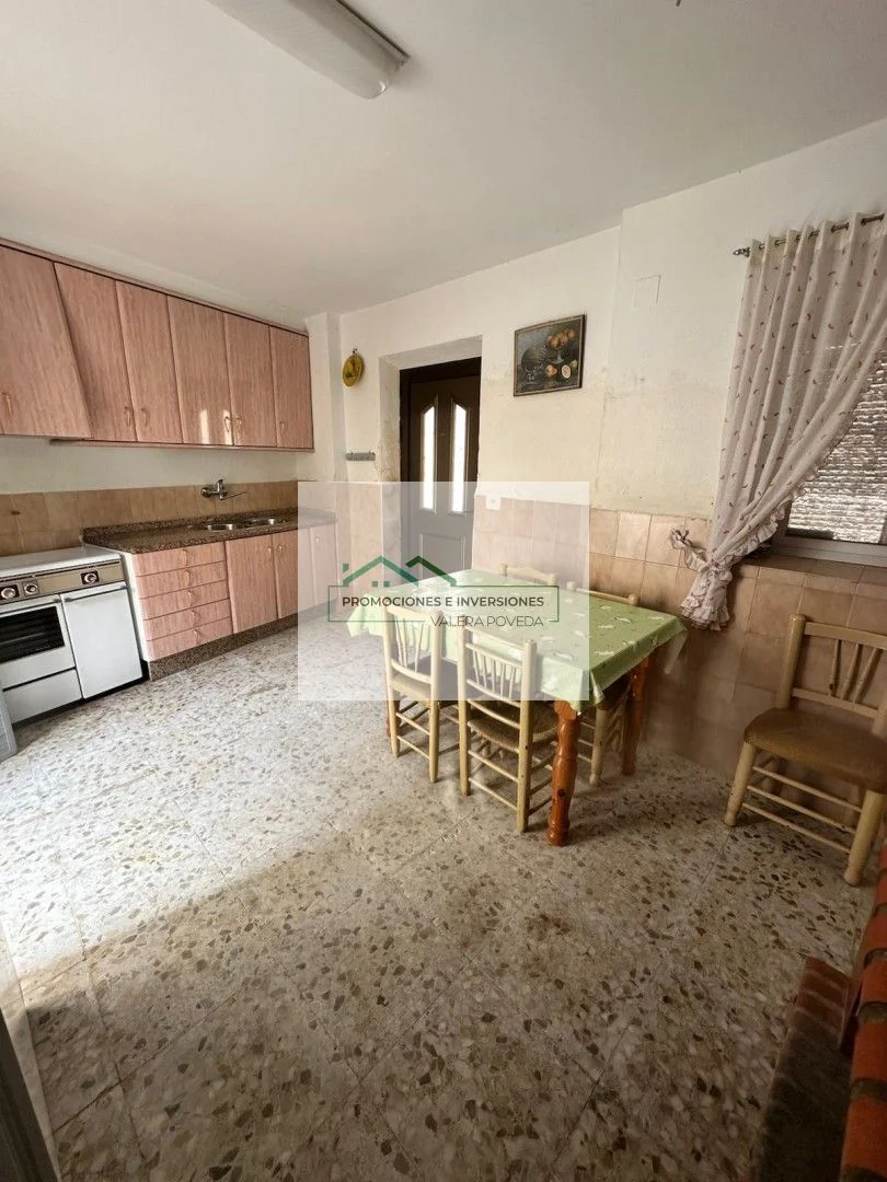 Large seven-bedroom house in Valverde